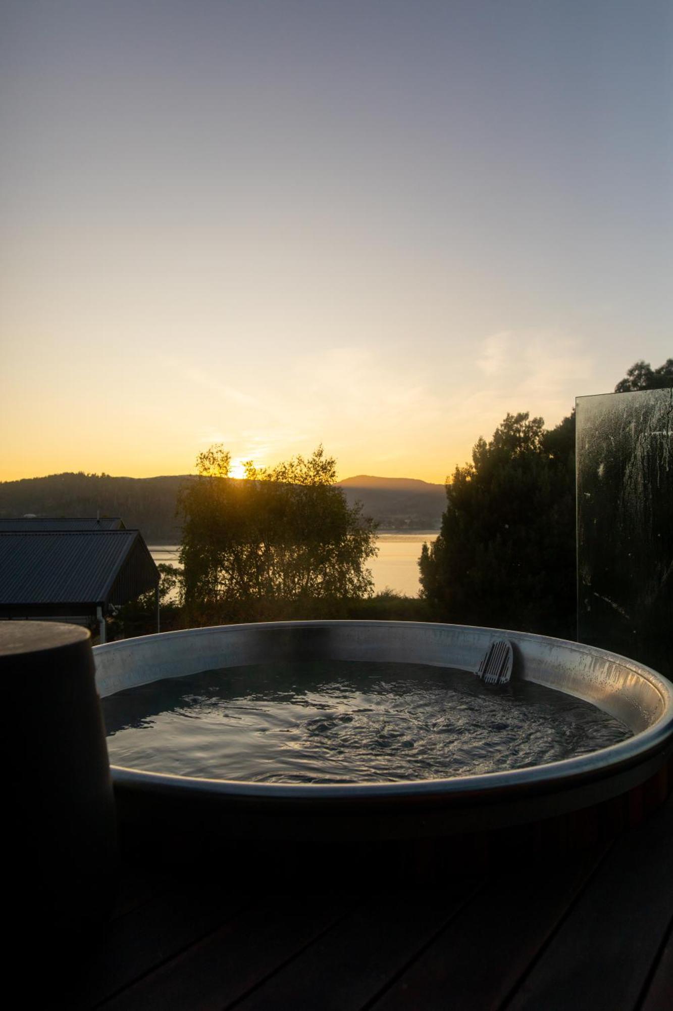 Woodland Bay Retreat-Hot Tub,Sauna And Bayview Hamptons Retreat Lymington Exterior foto